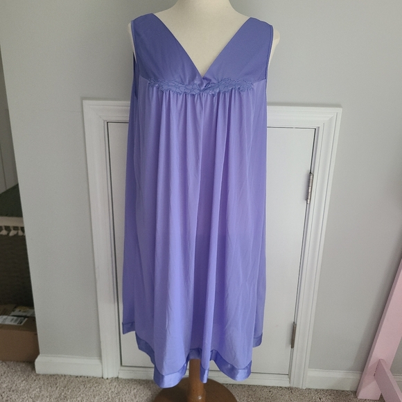 Vtg Vanity Fair Knee Length Sleeveless Nightgown Grandmacore Size L Nylon 30-107 - Picture 1 of 12